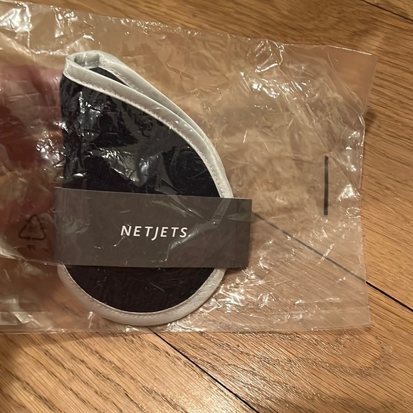 NetJets Sleep Mask - Picture 1 of 4